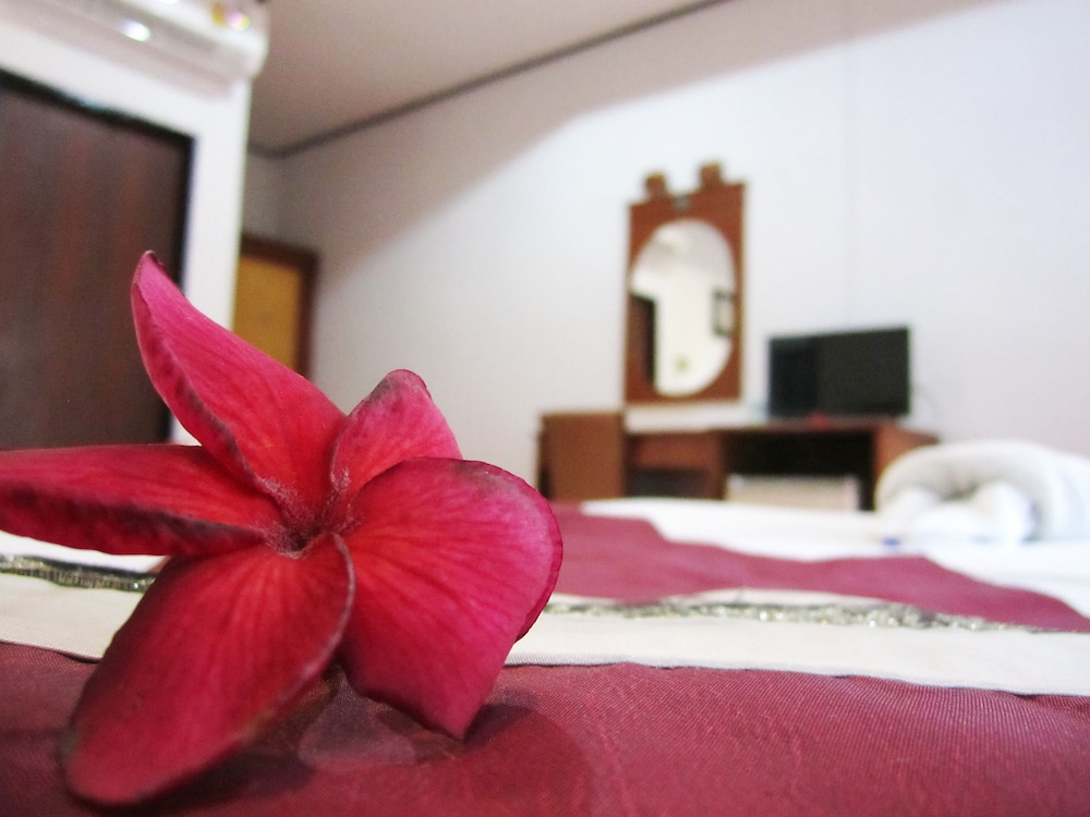 Lanta Il Mare Beach Resort