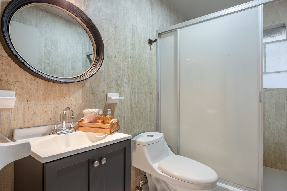 Mexican City Oasis - 3BR Apartment - Laundry photo 3