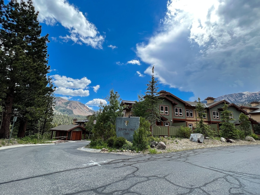 Juniper Crest 1 4 Bedroom Townhouse by RedAwning
