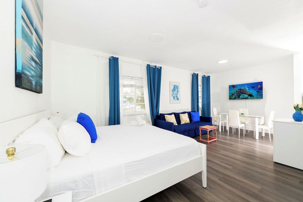 Collins Beach Apartments