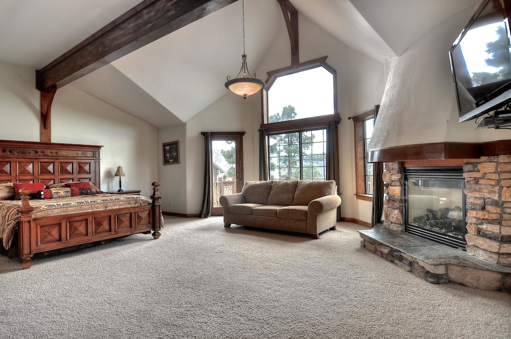 No 2 Luxurious Castle Glen Estate