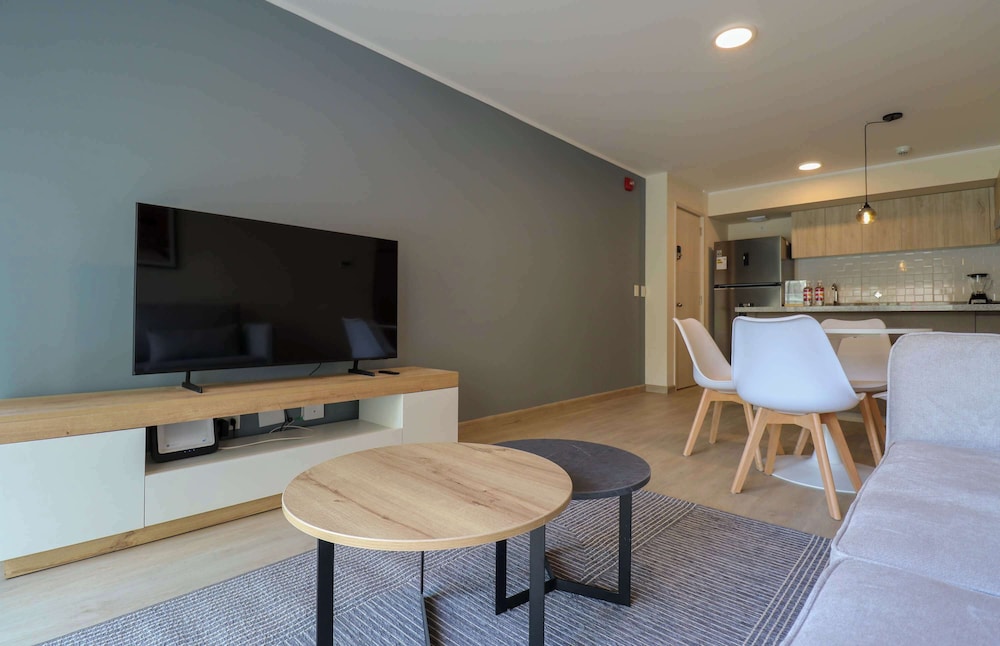 w Alluring 1BR With Balcony in Miraflores