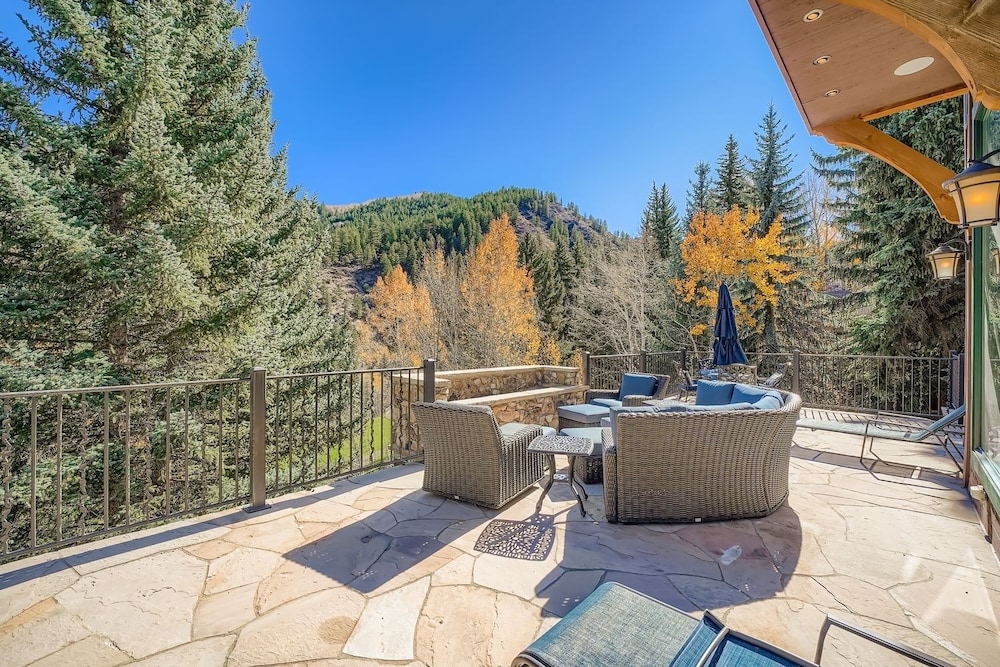 Fairway Drive Retreat 6 Bedroom Home