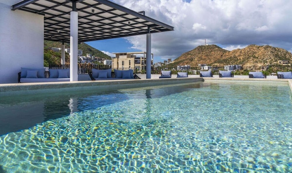 New 1BR Condo in Marina - Rooftop Pool - King Bed