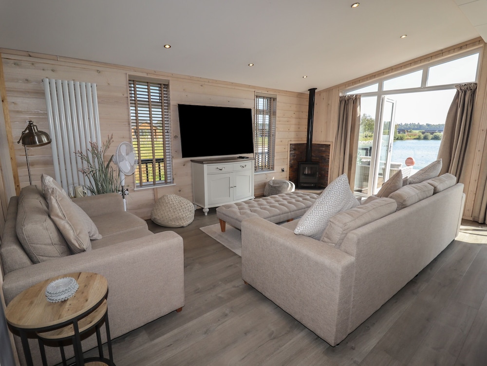 1 Delamere Point