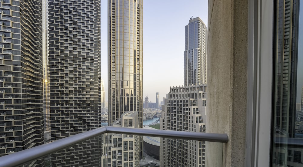 Stunning 2 BR in the heart of Downtown