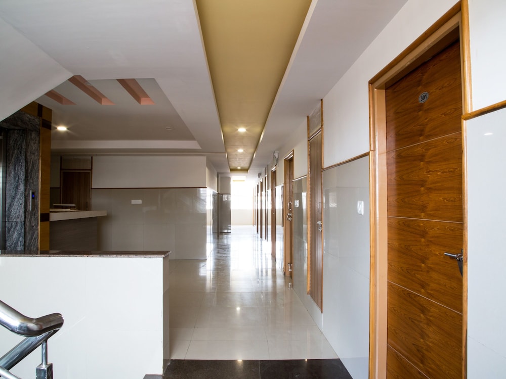OYO 9248 Hotel Shrinidhi