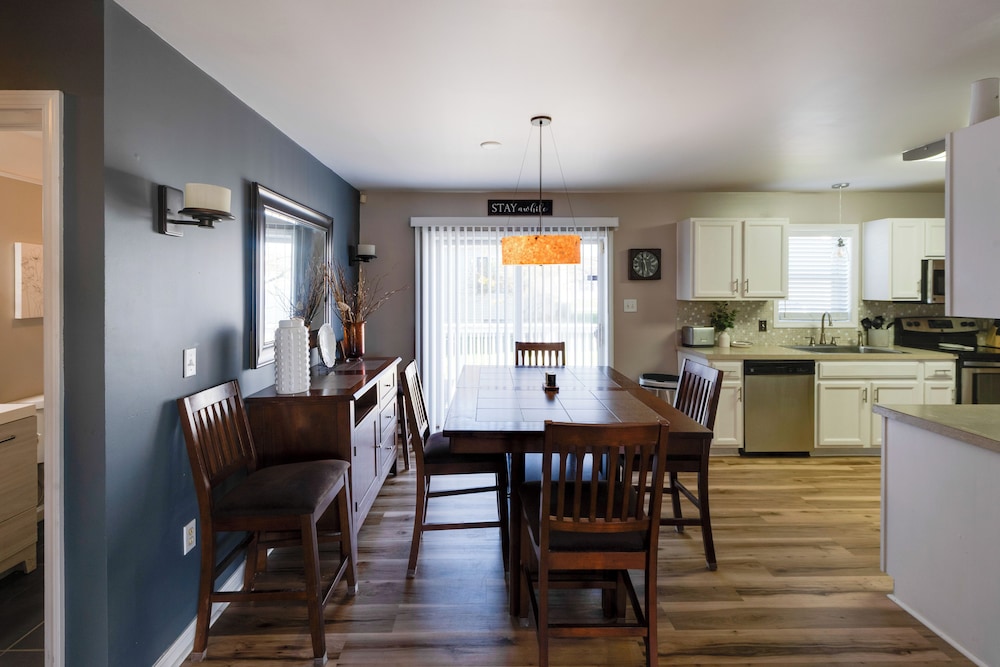 Walk to Dtwn Milton: Spacious Family Home w/ Yard