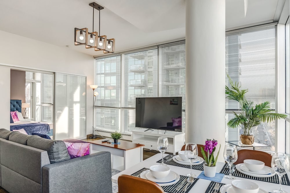 Luxury 2BR Condo - Downtown City Views - Image 4
