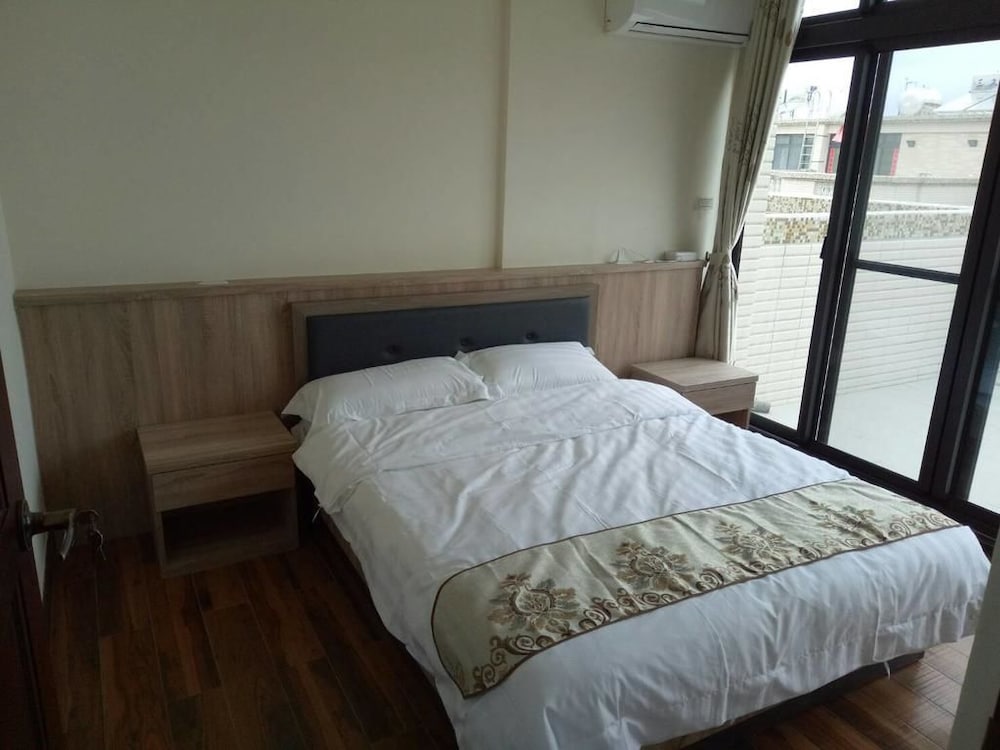 Bigger Guesthouse view 3
