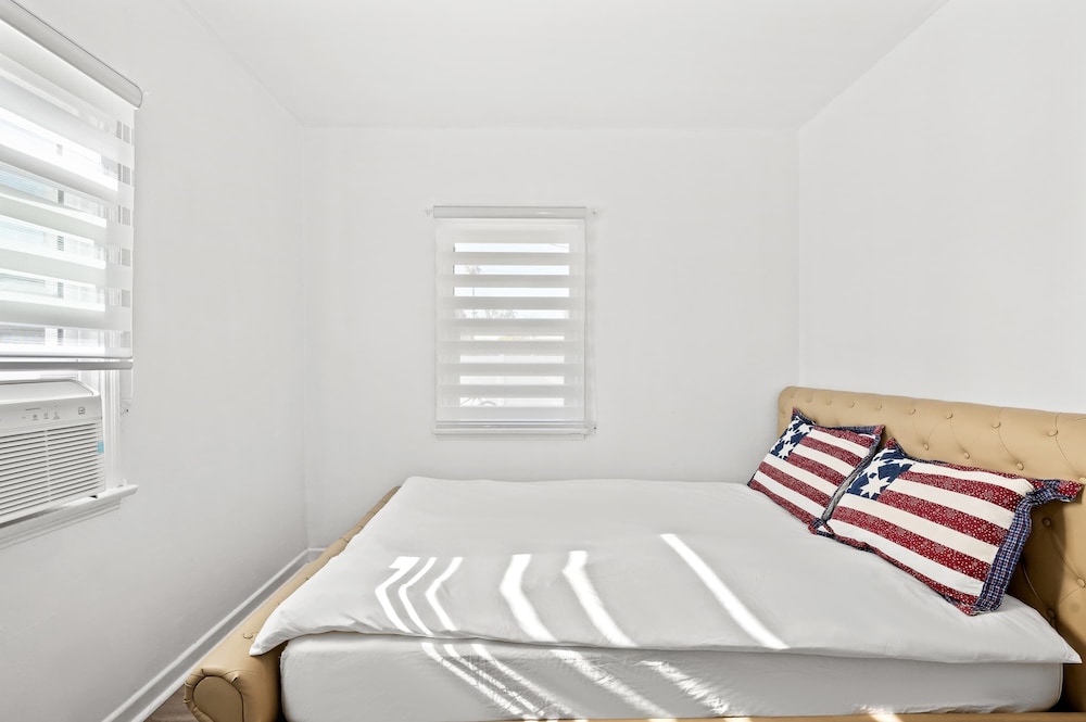 Cozy Home Near LA With Full Kitchen Laundry