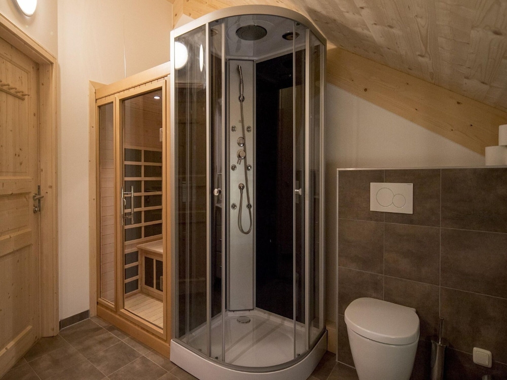 Lavish Chalet in Sankt Georgen With Jacuzzi