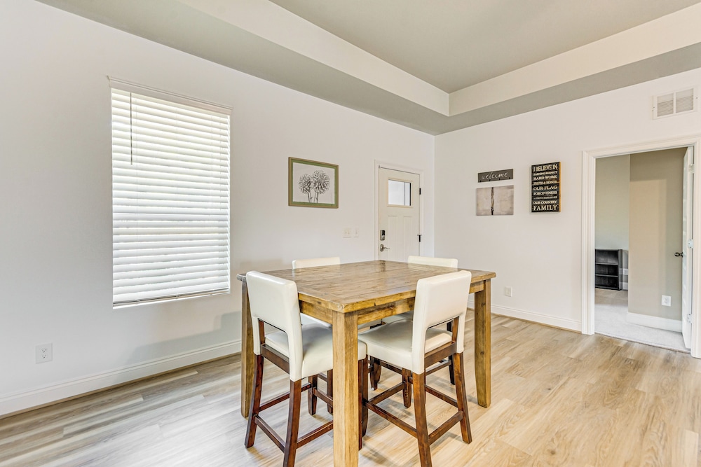 6 Mi to Navarre Beach: Spacious Family Retreat!