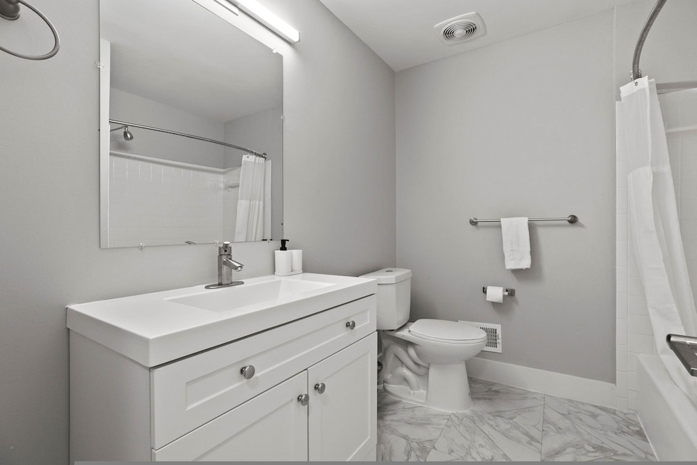 Spacious 2BR 1BA Haven - Perfect for Families