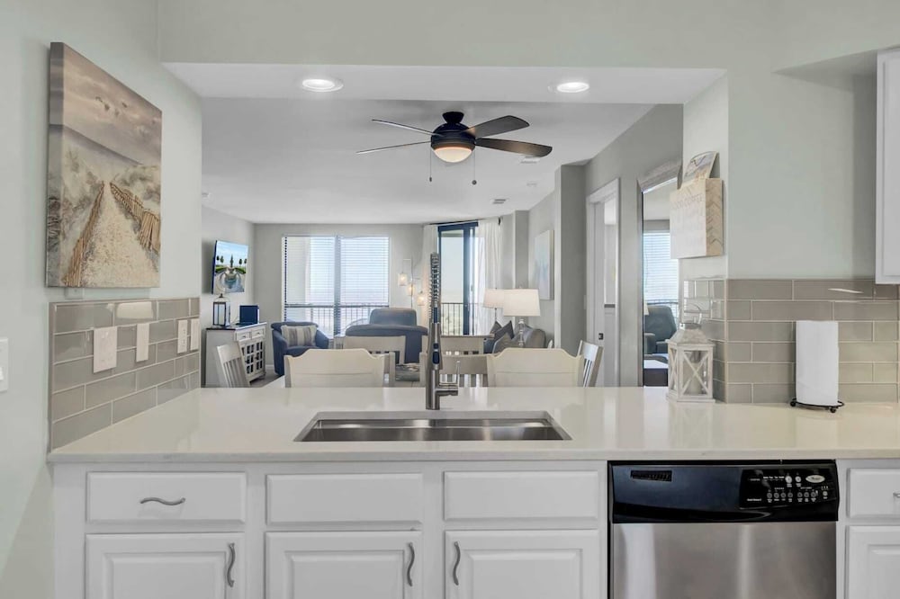 307 Summerhouse by Avantstay Oceanfront, View, Shared Pool