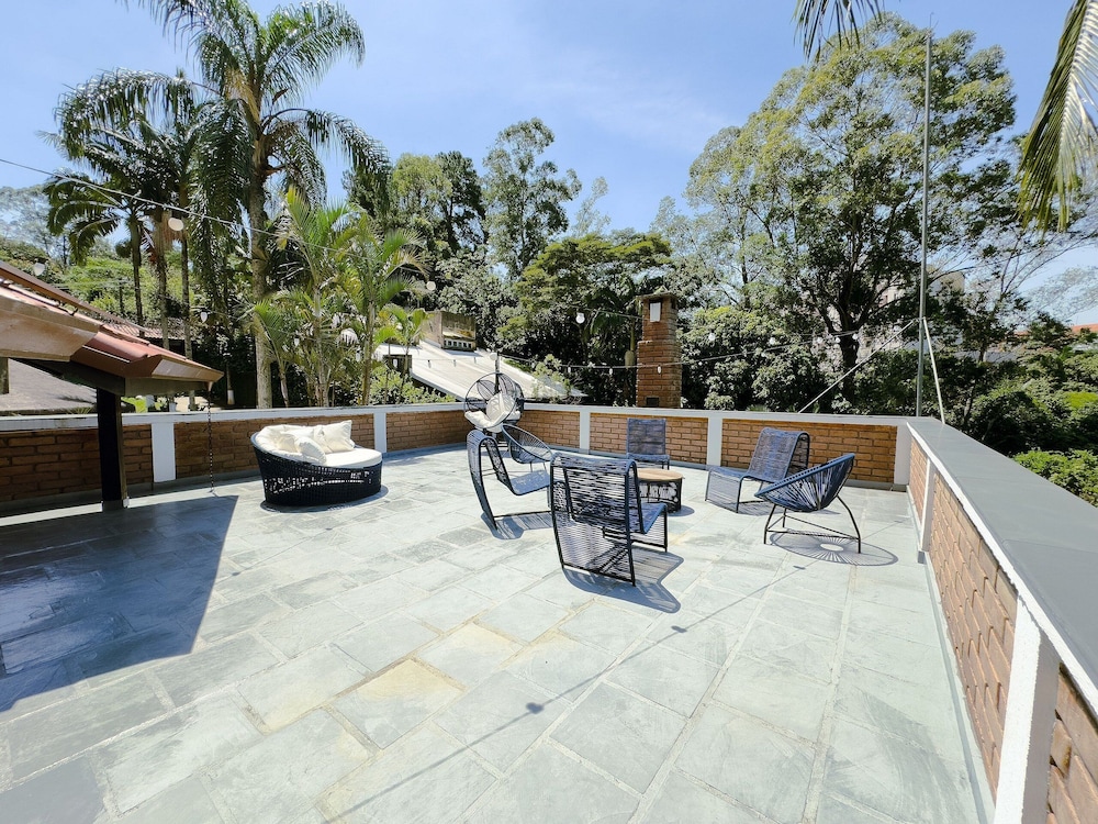 Casa de Luxo 2500m na Granja Viana