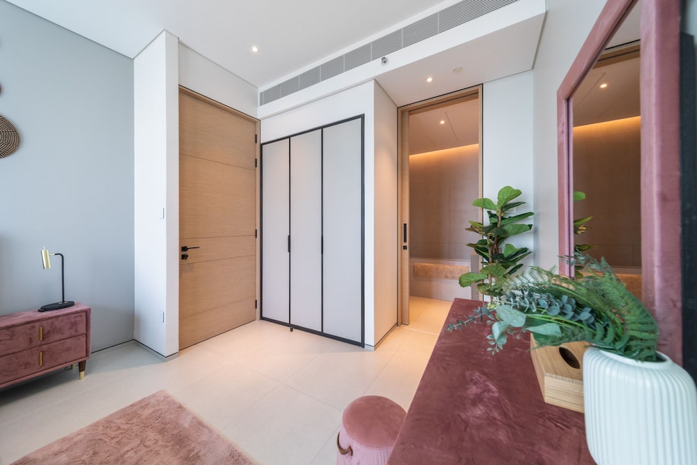 DXB - Address JBR - 705 - DM