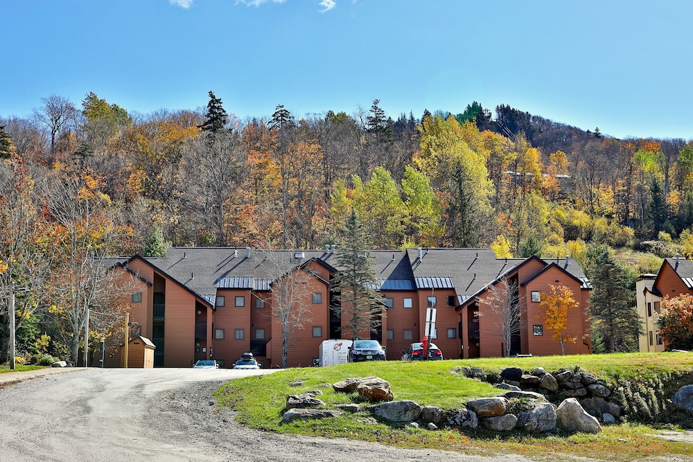 The Pico Escape: 3br/2ba Ski On/ski Off At Pico Mountain. Close To Killington. 3 Bedroom Condo