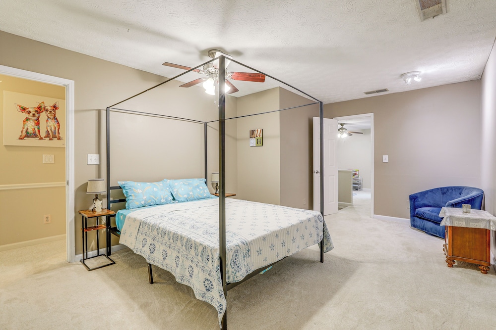 6 Mi to Stone Mountain Park: Home w/ Deck!