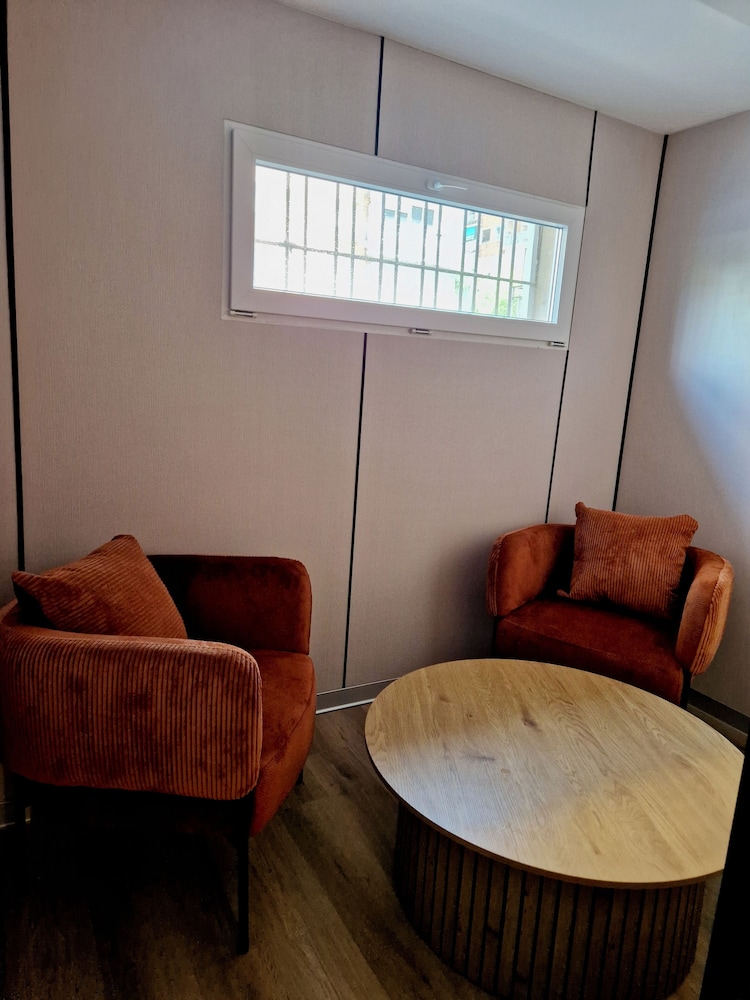 Velvet Hostel Business