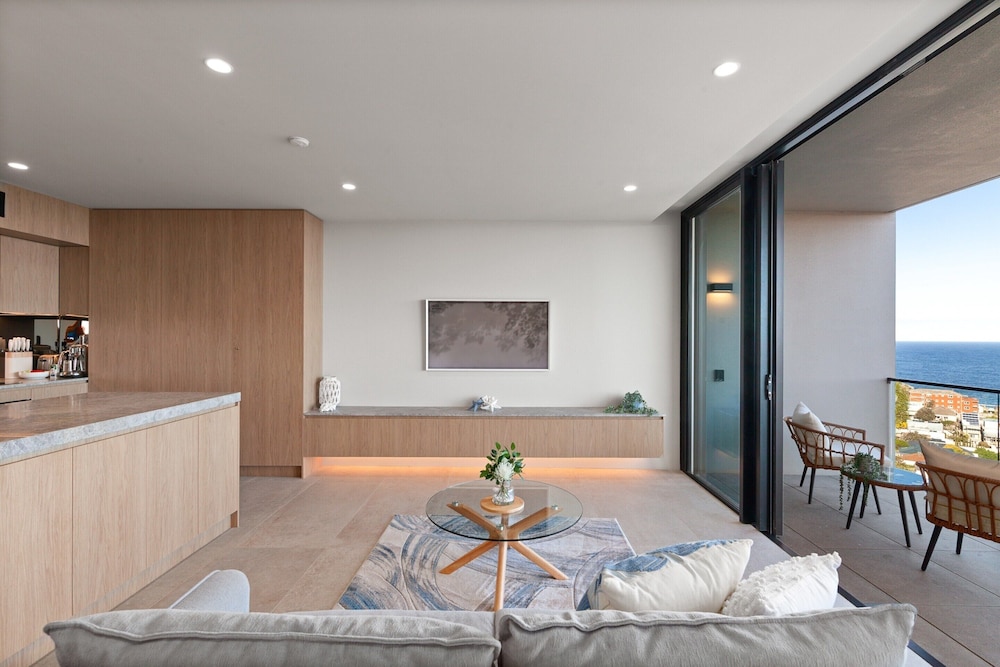 Modern 1-bed With Tamarama Beach Views