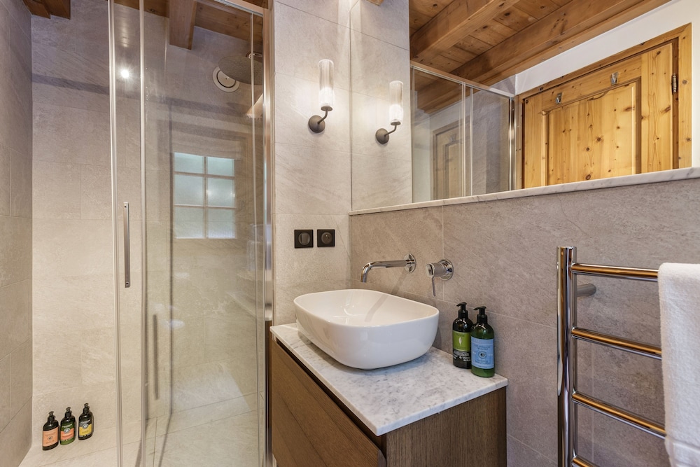 Magnificent Chalet Valhalla 5 Central Chamonix