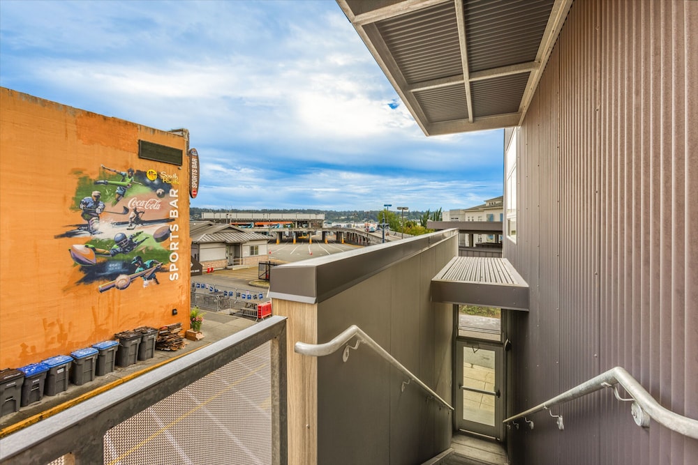 Tracyton Condo 202 in Bremerton