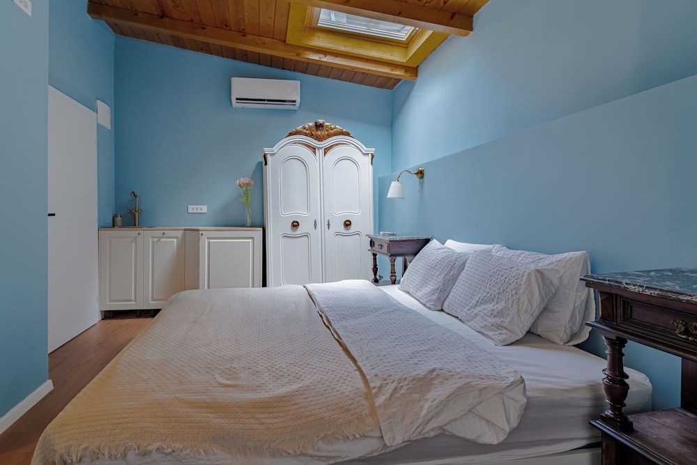 The Vlasta Collection Rooms