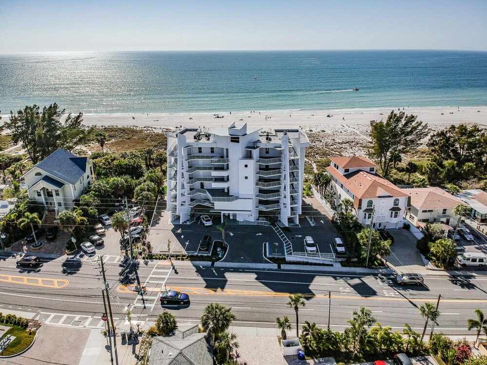 Oceana 301 East