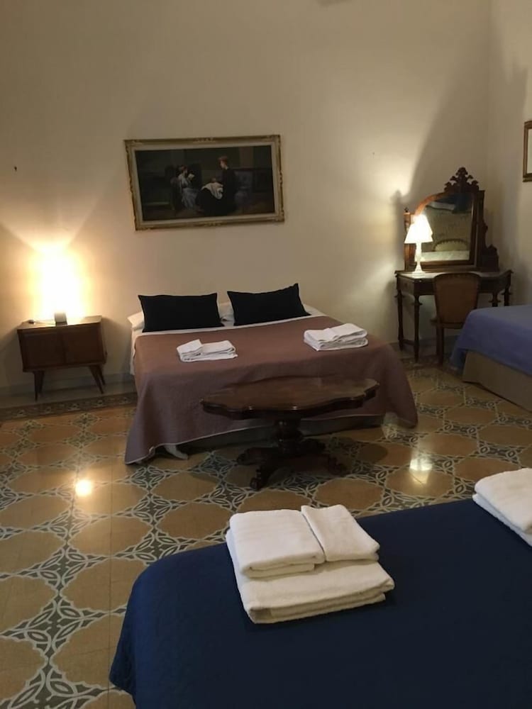 Casa Nina en Trapani — hotel room