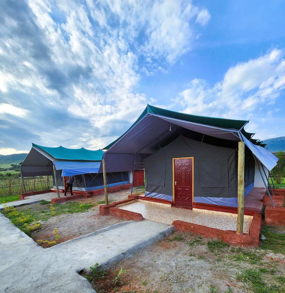 Endeem Mara Resort