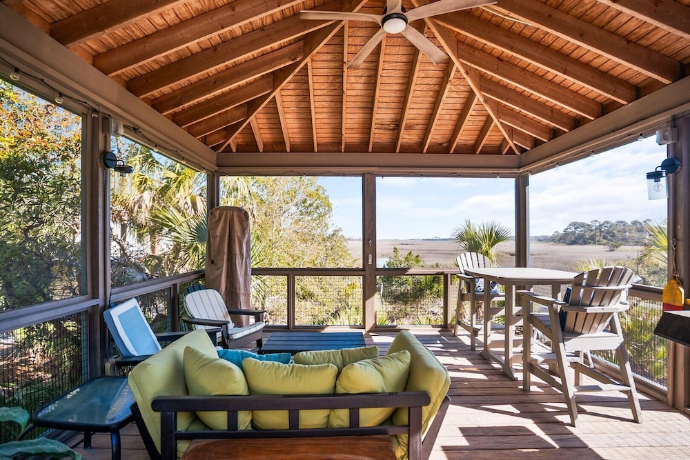 Charming 2-bed, 2-bath Home, Resort Access and Golf Cart Included!
