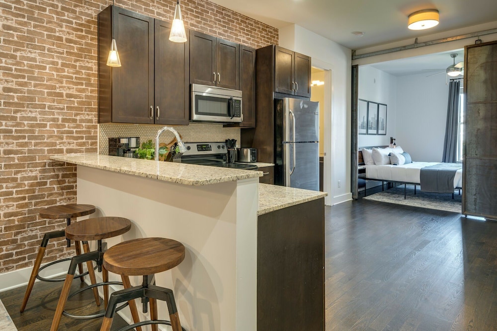 Lofts At 30th - Urban Lodge - Mins to Broadway!