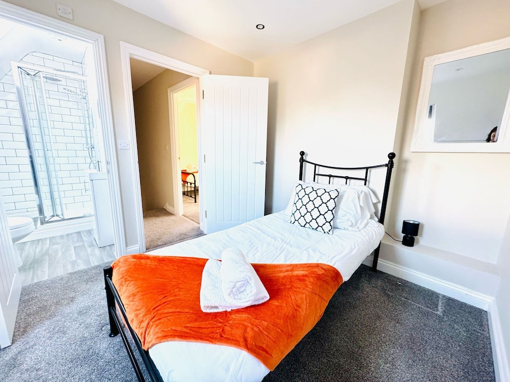 25A Moonstone House in Thetford