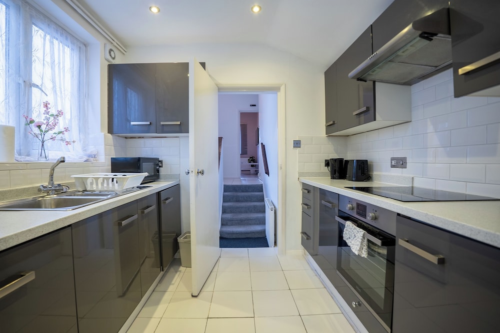London City Escape - Stylish 2 Bedroom Apartment