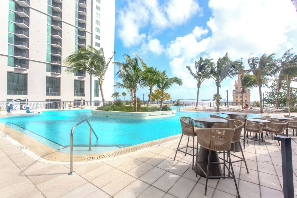 Luxurious Downtown Escape