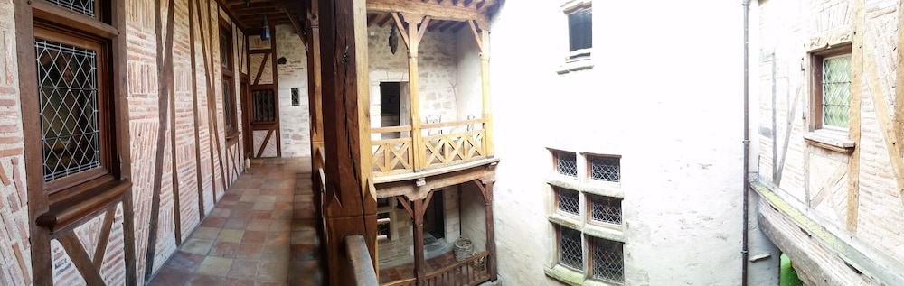 Maison Bakea