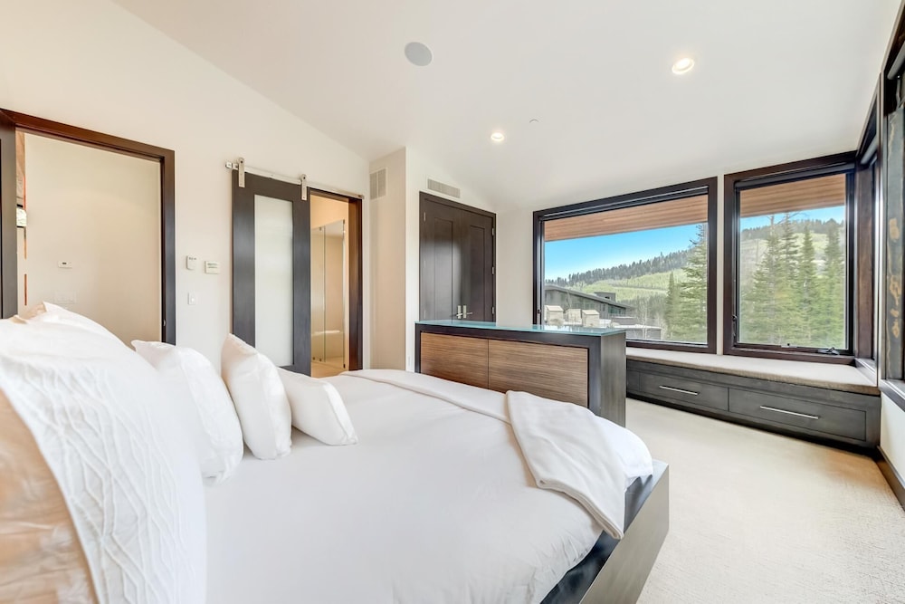 The Colony Walk To Slopes, Hot Tub, Parking KBM Resorts Walk to Slopes, Hot Tub, Parking 2 Homes, 9 Bedrooms Ml-2510