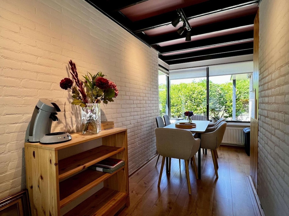 Amazing Bungalow With Sunny Garden