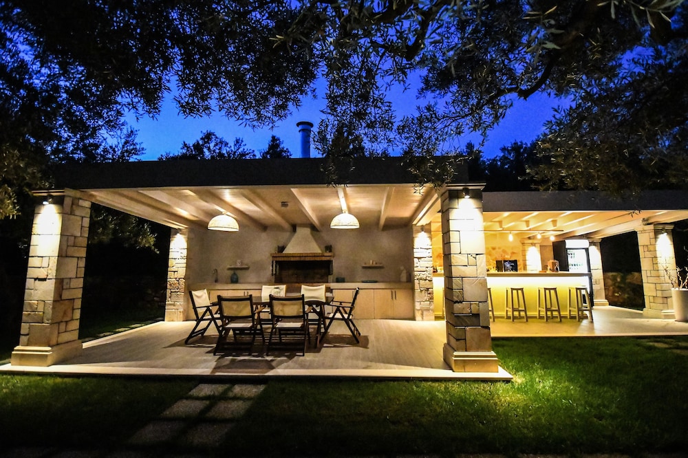 Artina Luxury Villa