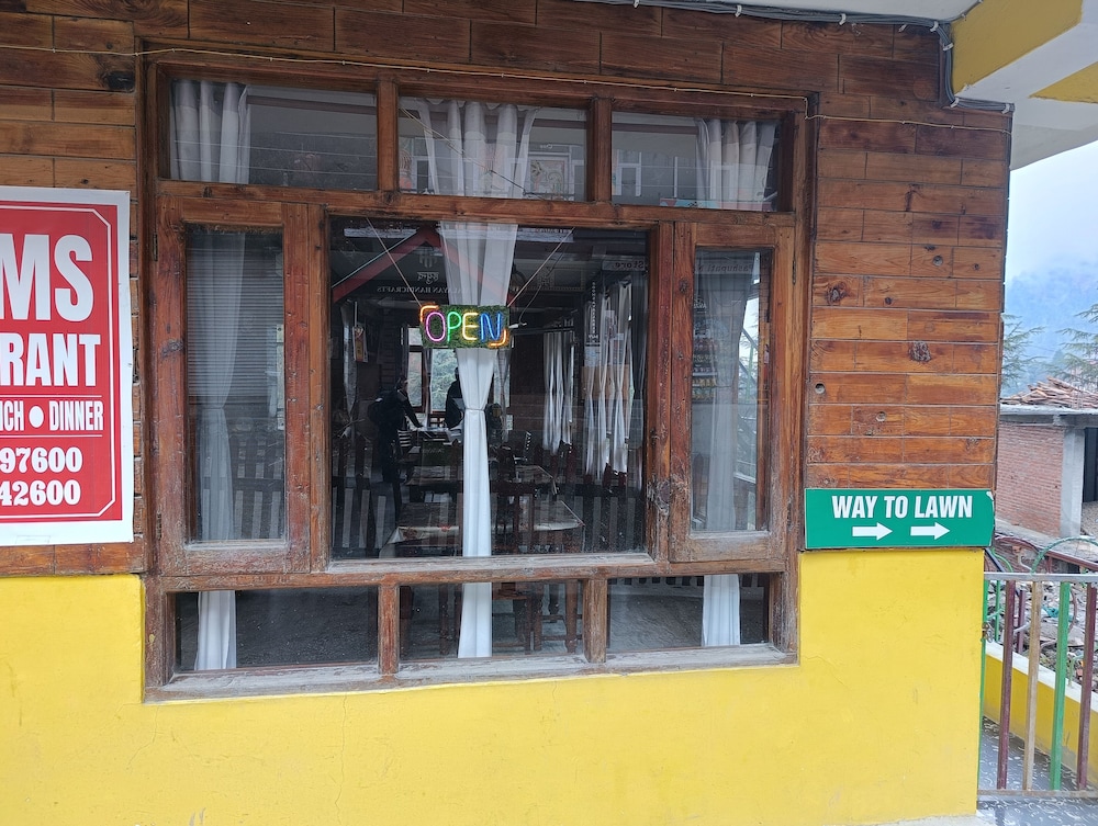 Undiscovered Mountains Hotel