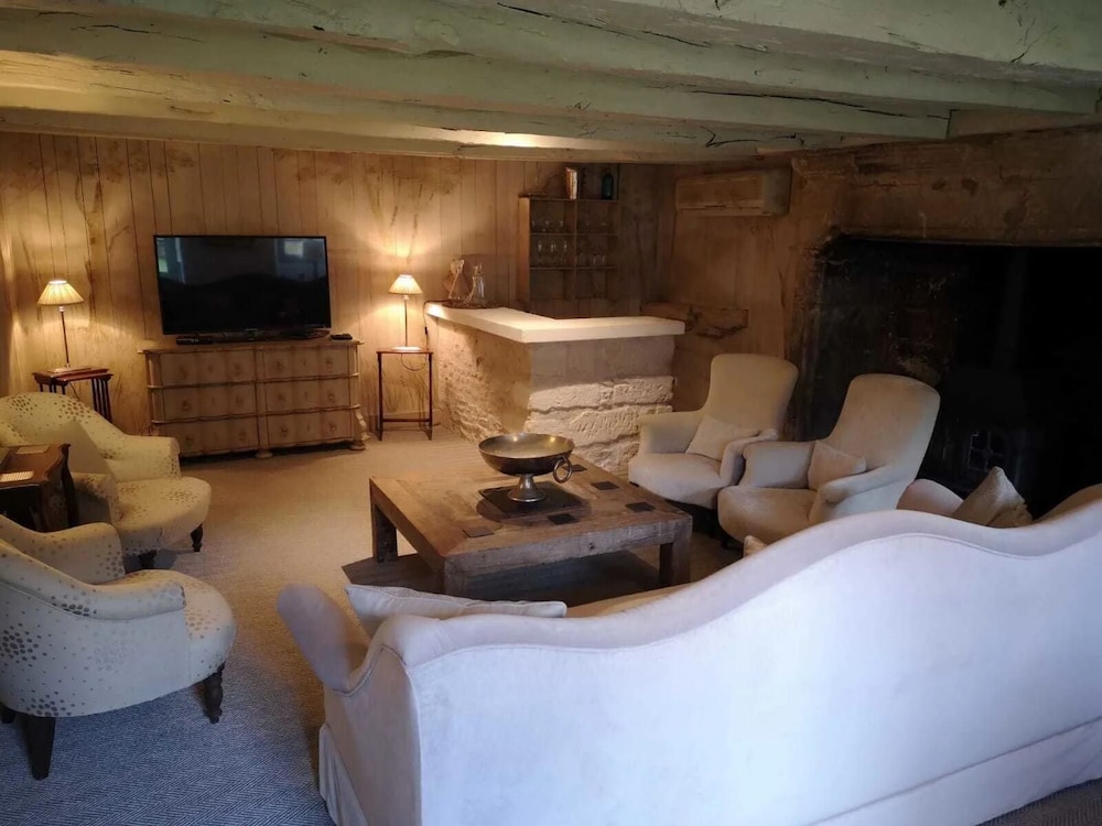 Chateau Forge du Roy view 4