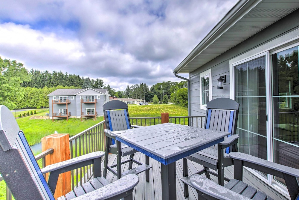 Chic Plymouth Townhome < 1 Mi to Road America view 4