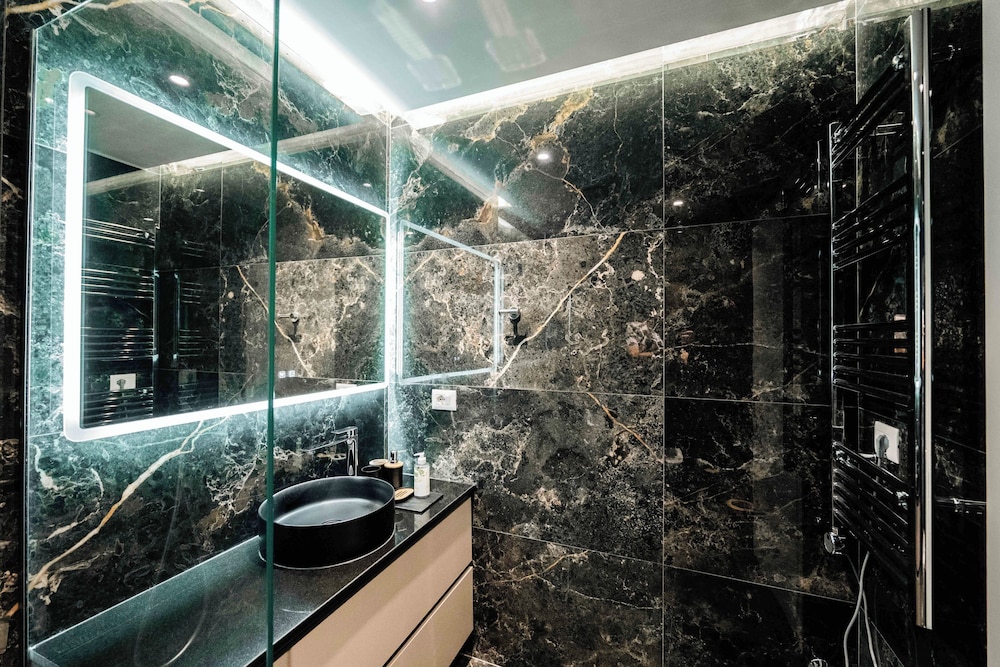 Adam & Eve Apartment
