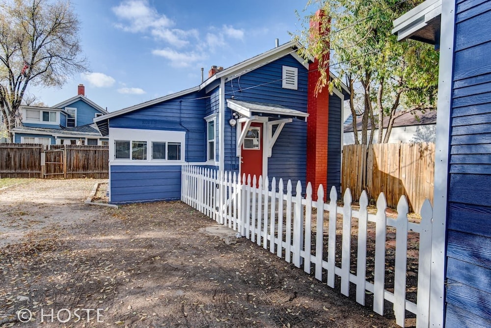 City Center Cottage Netflix, Mtns & Adventure! view 4