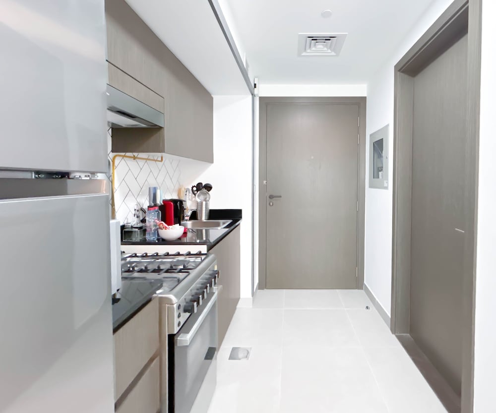 Urban Escape Studio Pool, Gym & Stylish Living