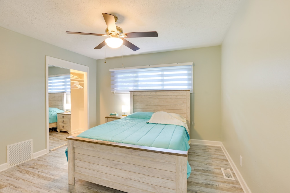 Charming Omaha Getaway - 3 Mi to Baxter Arena! view 5