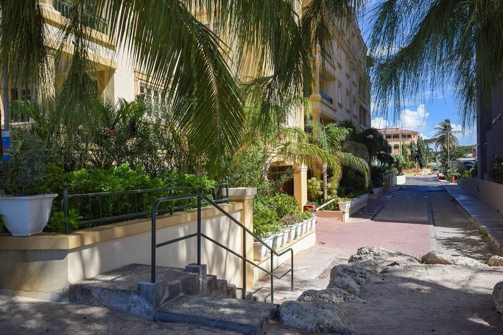 Modern 2-bed Apt Near Beach In St. Lawrence Gap 2 Bedroom Apts by Bluescape