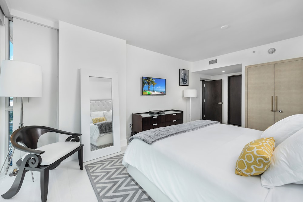 Luxury Vacation Rentals at The Setai by LRMB
