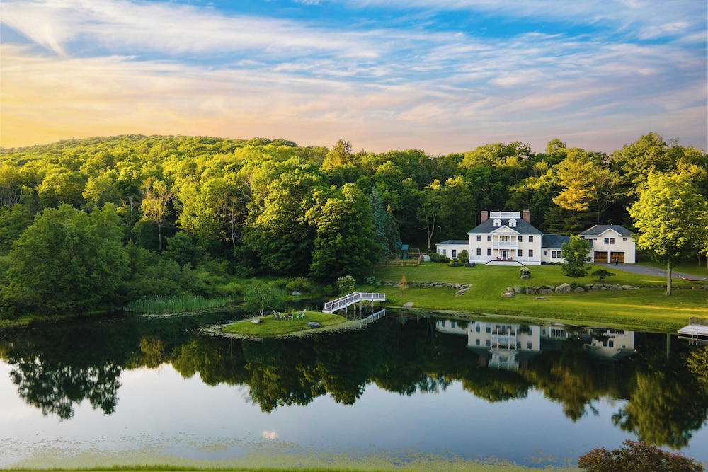 Secluded Berkshires Estate + Private Pond/pool,theater, Gym Sunny Pond